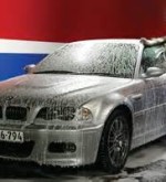 Employee washing a car at Homa Spa